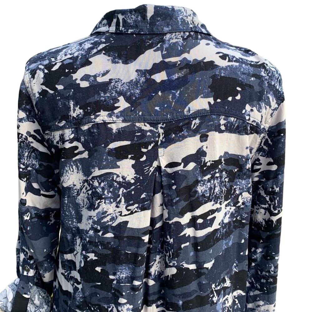 Rock & Republic Blue Camo Long Sleeve Button Up Front Pocket Blouse Size XS - Picture 2 of 16